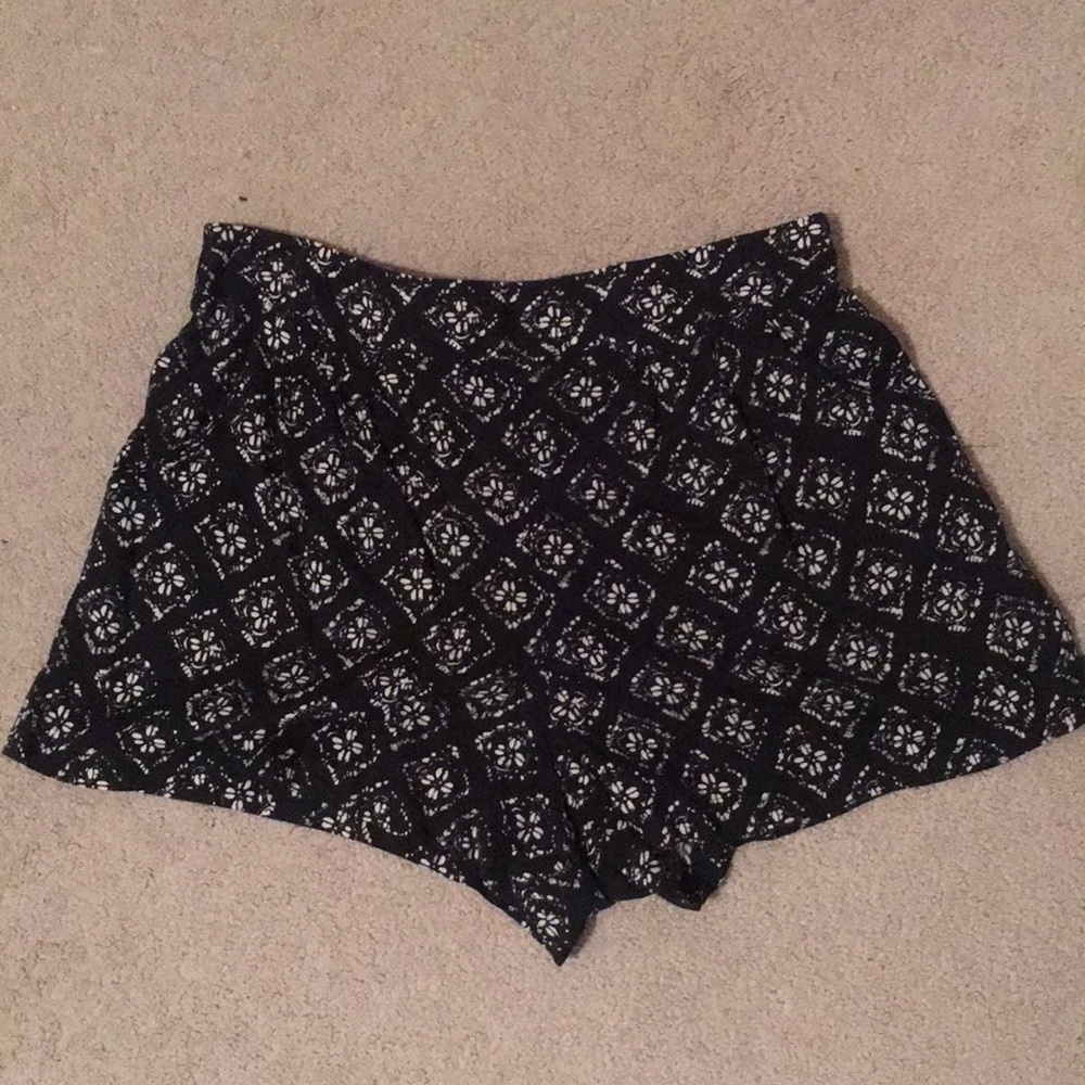 Black and white patterned flowy shorts